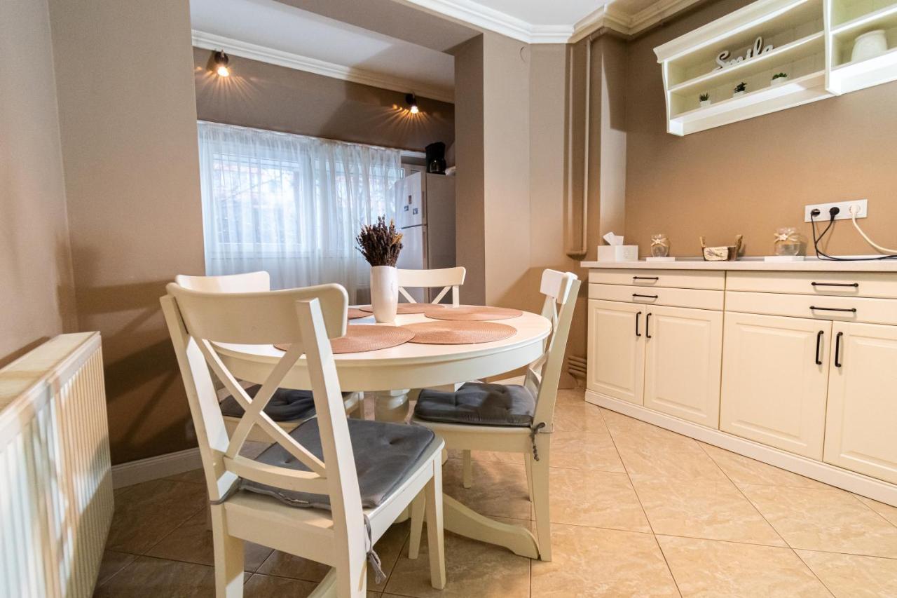 Apartamento Central Apt. Near Afi Mall, 5 Mins To The Old Town By Car Braşov Exterior foto